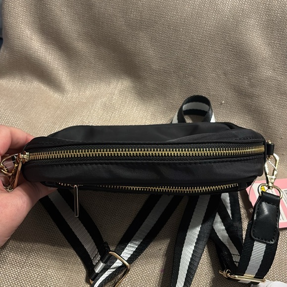 Skinny Dip London Millie Smile Camera Crossbody Bag - Picture 4 of 8